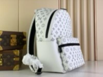 wholesale quality louis vuitton discovery backpack white m24760